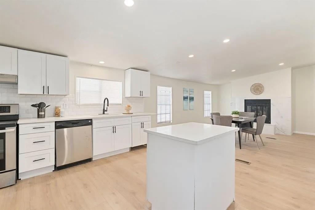 715 Comanche Cove Drive