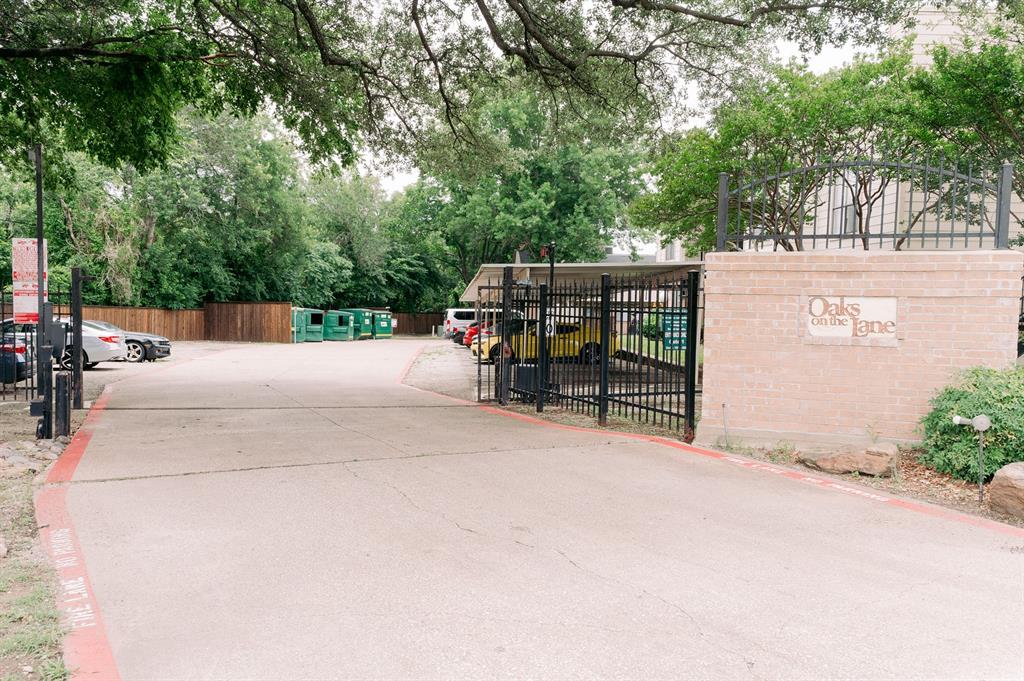 Oaks On The Lane Condo Ph 01 - Residential