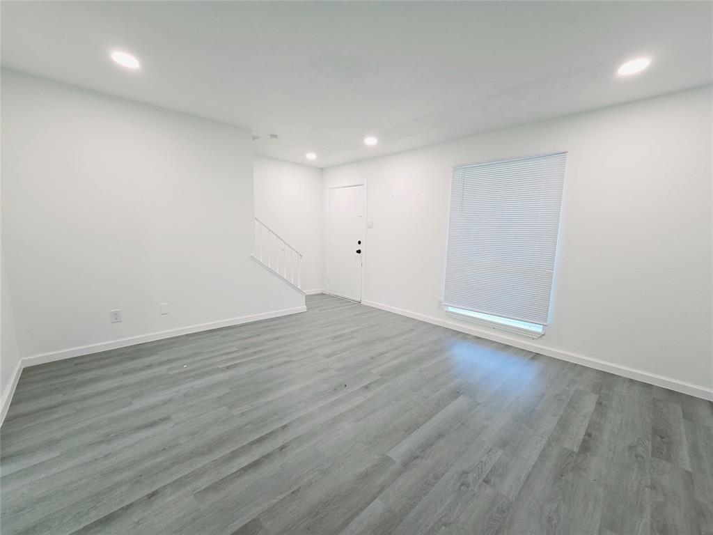 620-622 Royal Crest Drive