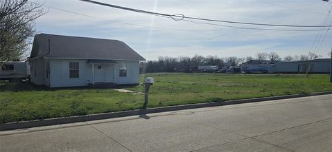 614 N 2nd Street Sanger TX 76266