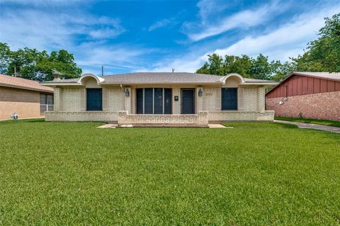 Photo of 2101 Spanish Trail, Irving, TX 75060 (MLS # 21282364)