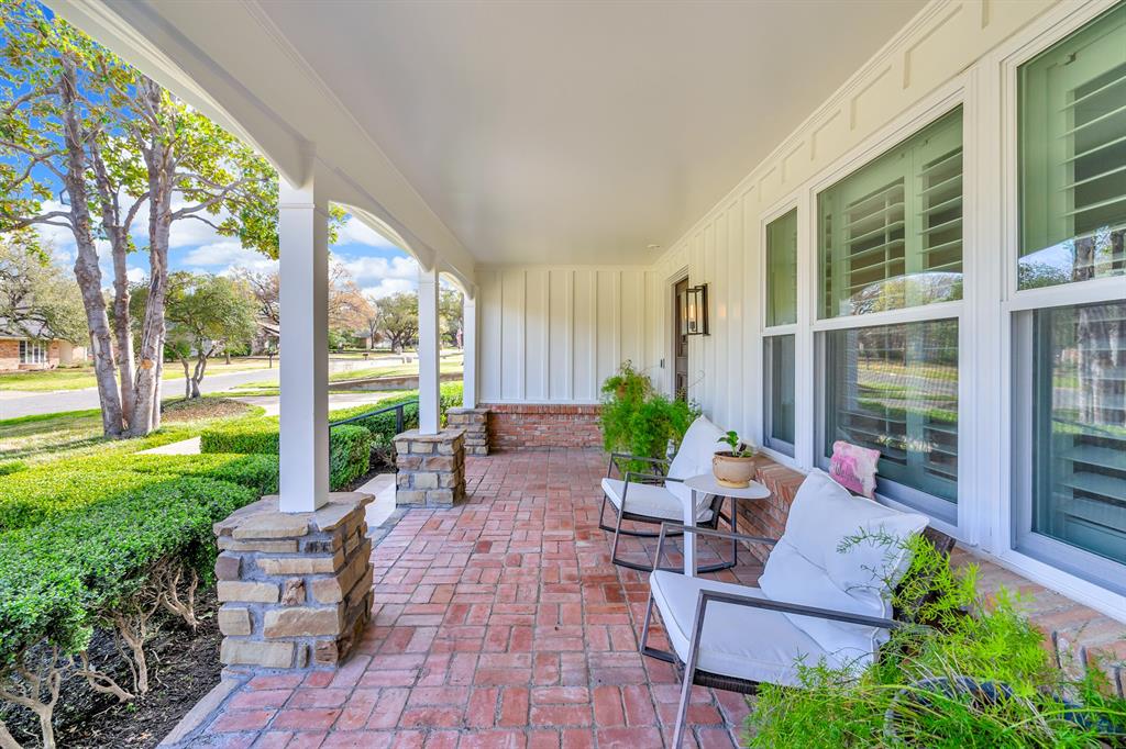 7332 Oakbluff Drive