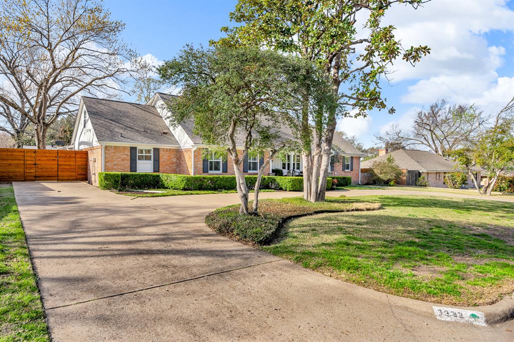 7332 Oakbluff Drive