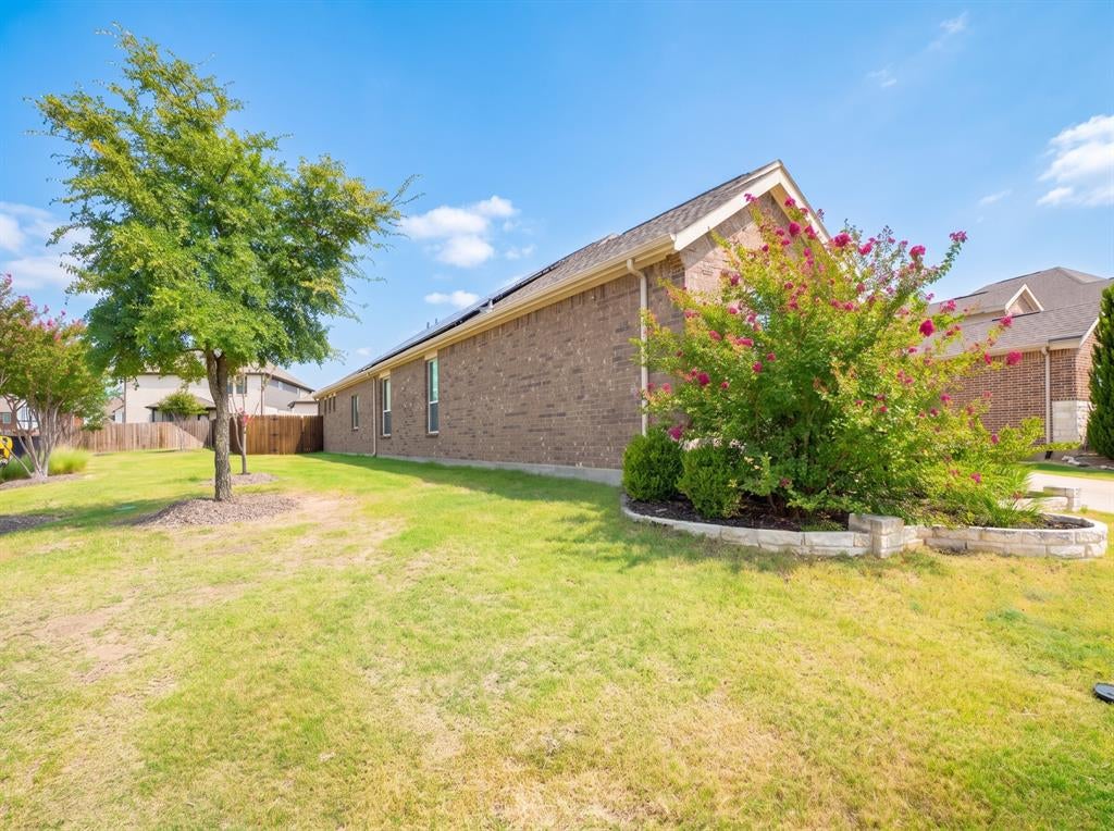 2105 Ella Lane