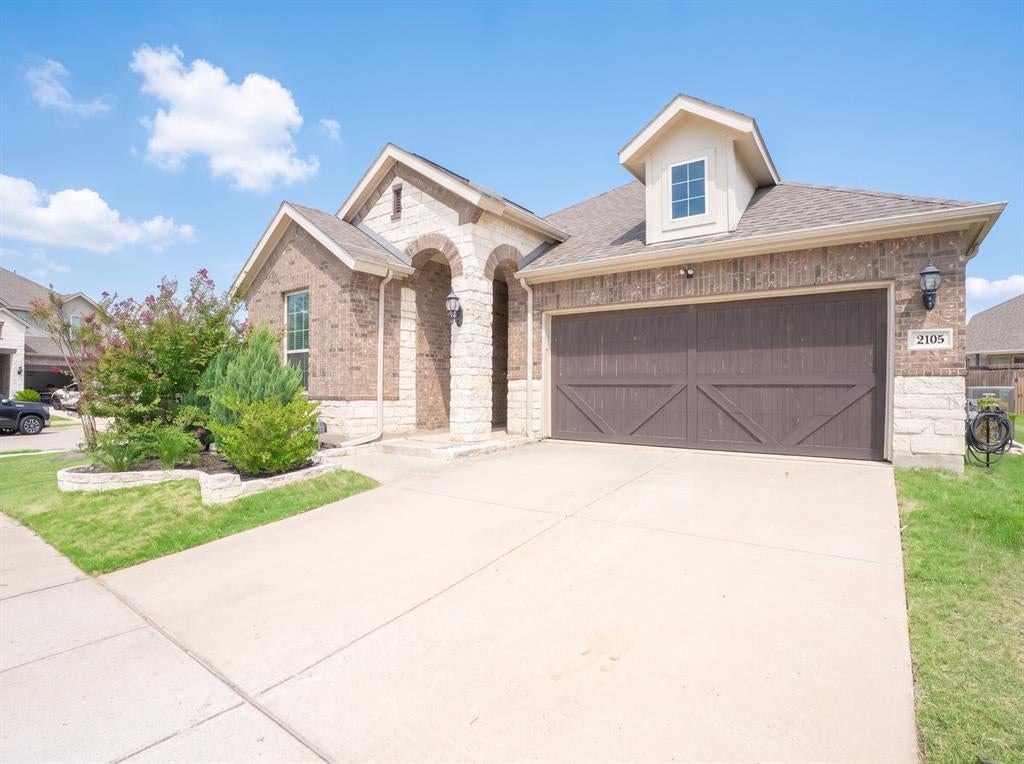 2105 Ella Lane