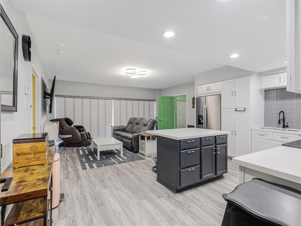 6211 W Northwest Highway G226