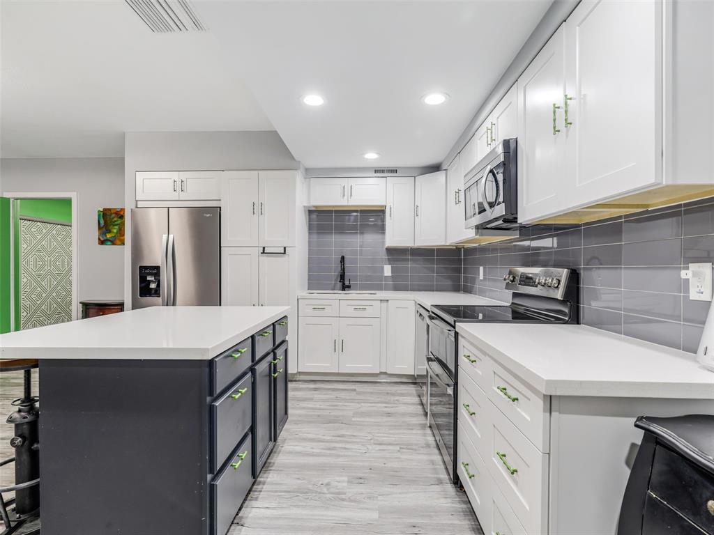 6211 W Northwest Highway G226