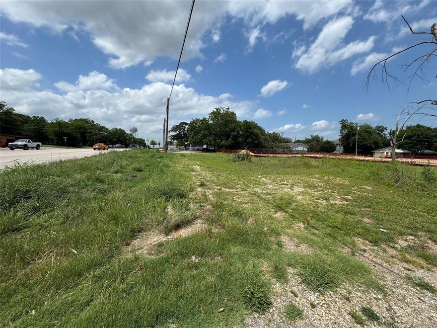 Prime .23 Acre Lot for Sale – Residential or Commercial Use!*
Incredible opportunity to own a versatile .23-acre lot located in a high-traffic area this corner lot offers outstanding visibility and accessibility, making it perfect for commercial development, investment, or residential use.
Surrounded by established businesses, restaurants, shopping centers, and essential services, this lot is situated in one of the most desirable and fastest-growing areas in town. Whether you're looking to build your dream home or establish your next business venture, this location offers endless potential.
Don't miss your chance** to invest in a rare property that combines **location, exposure, and flexibility.** Utilities available. Drive by today and imagine the possibilities!