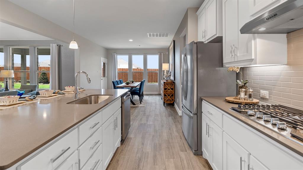 3313 PIER VIEW Street