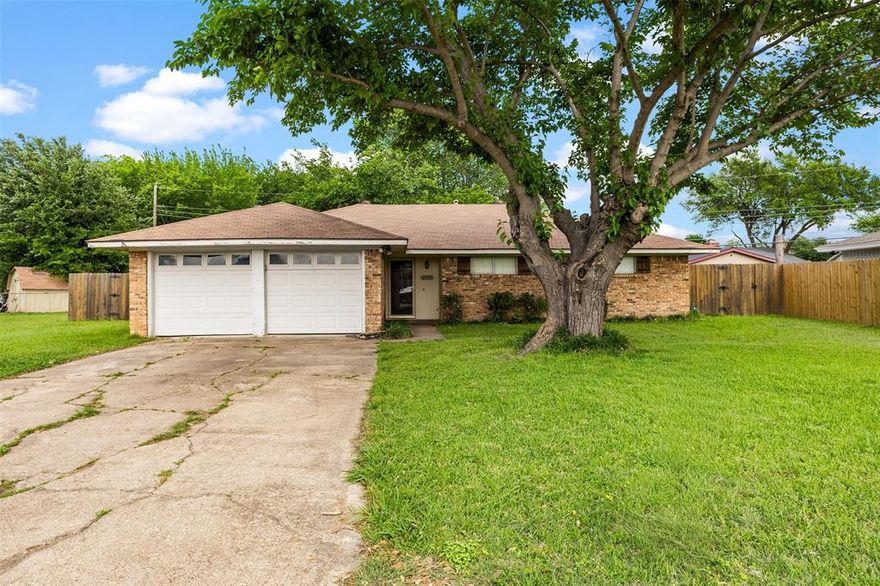 Charming 3-bedroom, 2-bath home in established Monterey Gardens. Check out this #HotNewListing in #GrandPrairie #Texas!
Almost completely updated and move-in ready, this beautiful home features luxury vinyl plank and tile flooring in all the main traffic areas, new carpet in the bedrooms, tile showers, new kitchen countertops, and updated appliances. Fresh paint in custom neutral tones gives the entire home a clean, modern feel.
Offering 1,434 sq. ft., the layout lives larger with a spacious living area centered around a cozy wood-burning fireplace. The front-facing 2-car garage includes an opener, and the fenced backyard offers the privacy you need for outdoor gatherings, pets, or simply enjoying your own space.
Located just minutes from EpicCentral, great dining, entertainment, Joe Pool Lake, and with easy access to I-20 and President George Bush Turnpike, this location is hard to beat! Foundation work was completed in 2018, with a lifetime warranty on the work. See transaction desk.