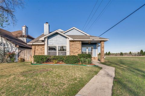 Photo of 1229 Old Barn Lane, Mesquite, TX 75149 (MLS # 21203999)