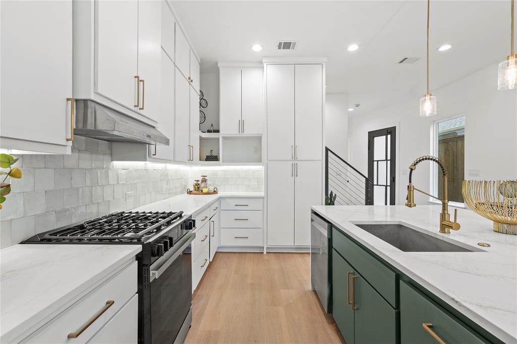 221 S Henderson Avenue