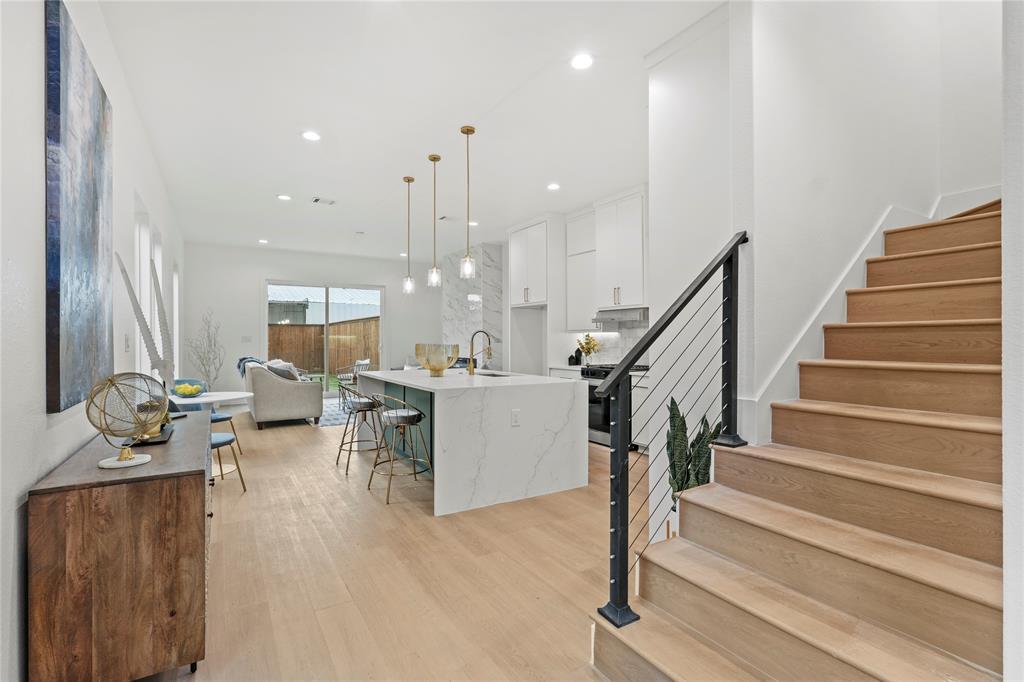 221 S Henderson Avenue