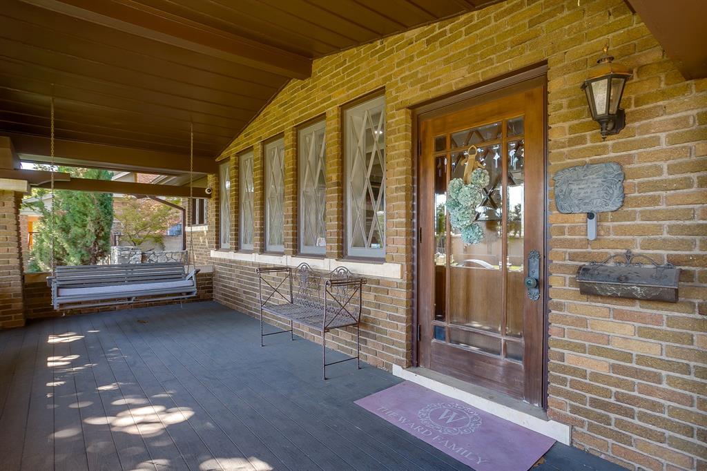 306 Prairie Avenue