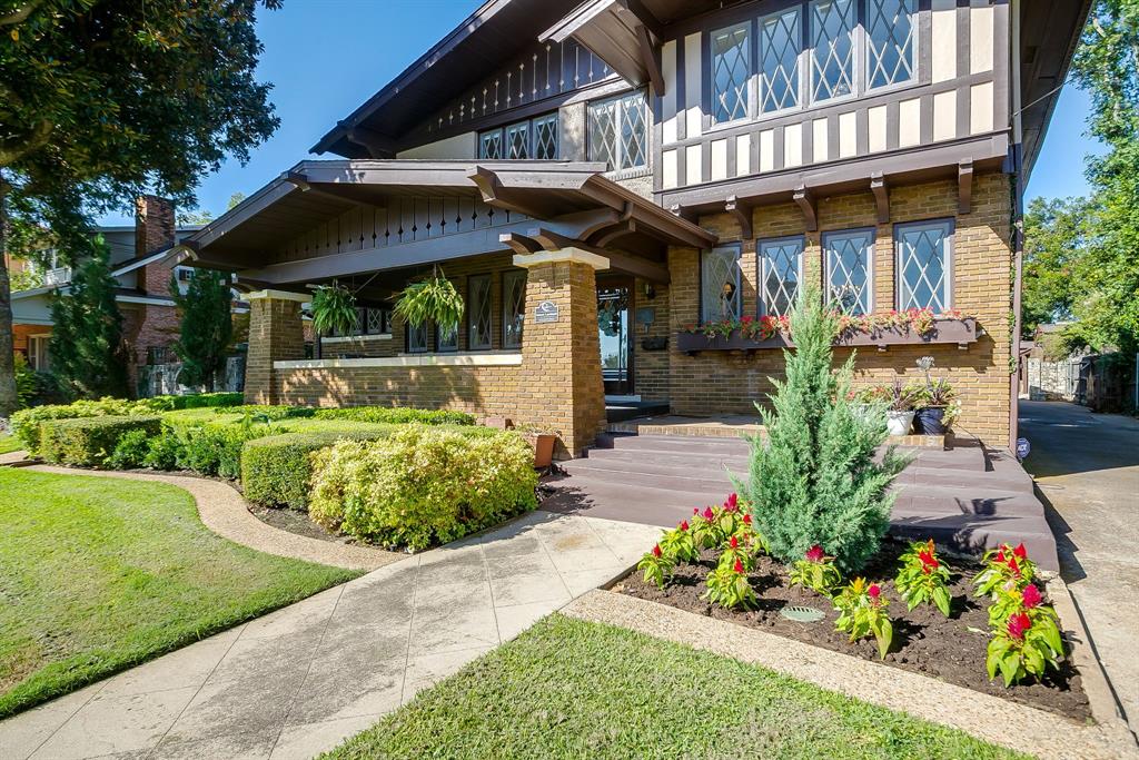306 Prairie Avenue
