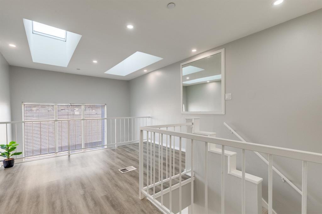 Cole Ave Condo 4221 - Residential