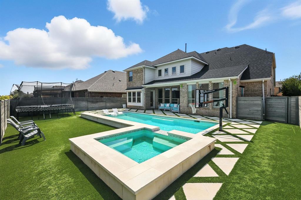 9809 Pikes Peak Place