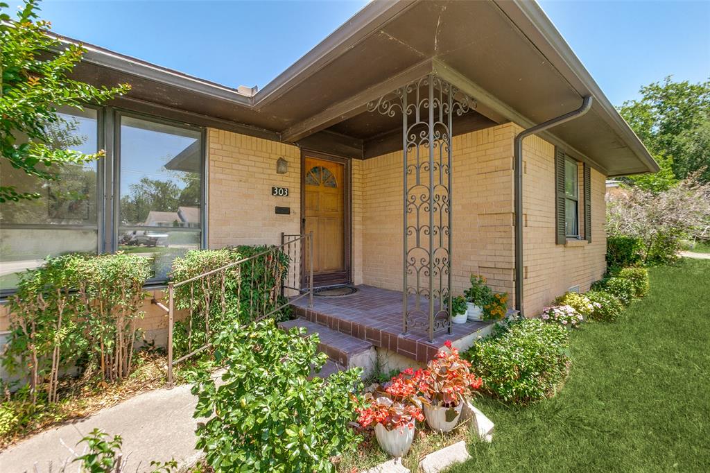 303 Hillcrest Avenue