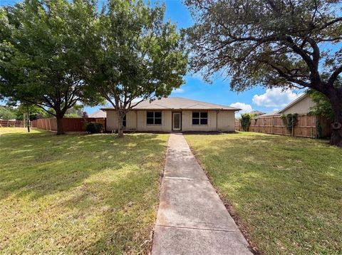 Photo of 5410 Vagas Drive, Rowlett, TX 75088 (MLS # 21264395)