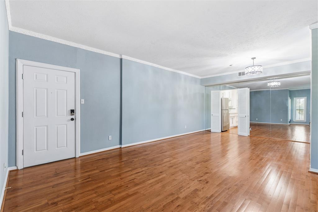 4320 Bellaire Drive S 221W