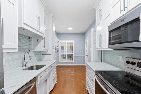 4320 Bellaire Drive S 221W Fort Worth TX 76109