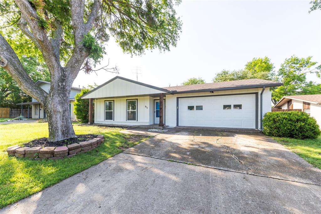 911 PRESTWICK Lane