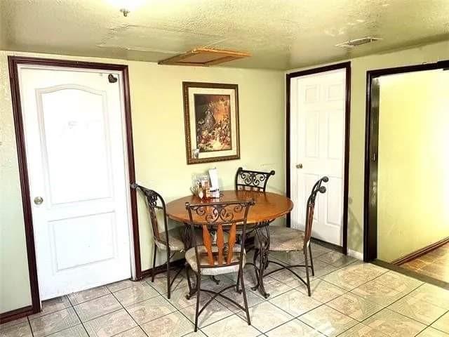 Photo 3 of 16 of 3006 Loving Avenue house