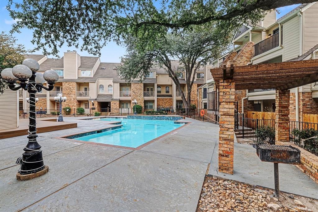 Parkway Quarters Condos - Residential