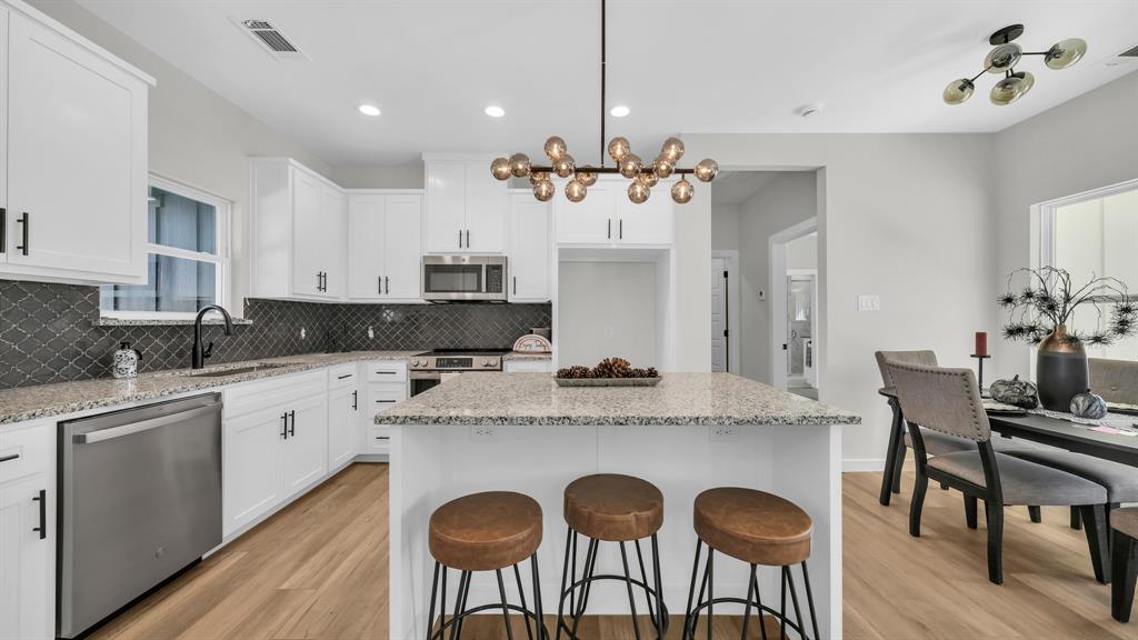 Lucas TBD Three Quarter Loop