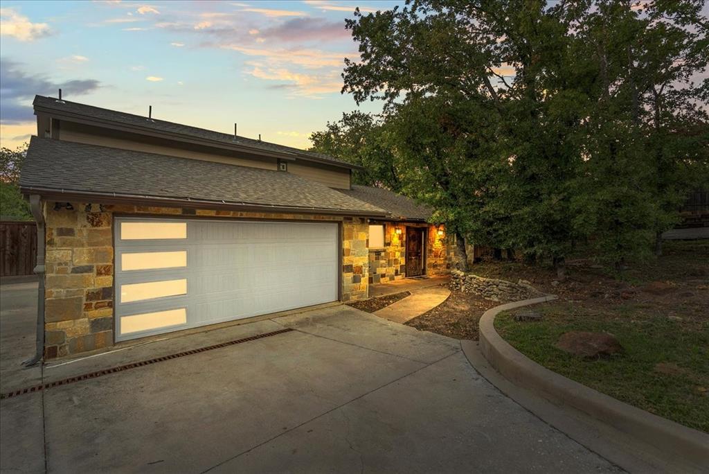 3427 Lakewood Lane