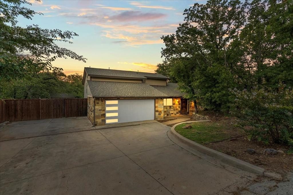 3427 Lakewood Lane