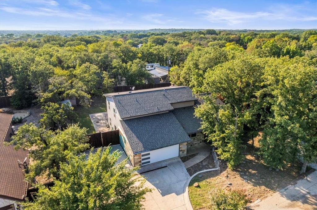 3427 Lakewood Lane