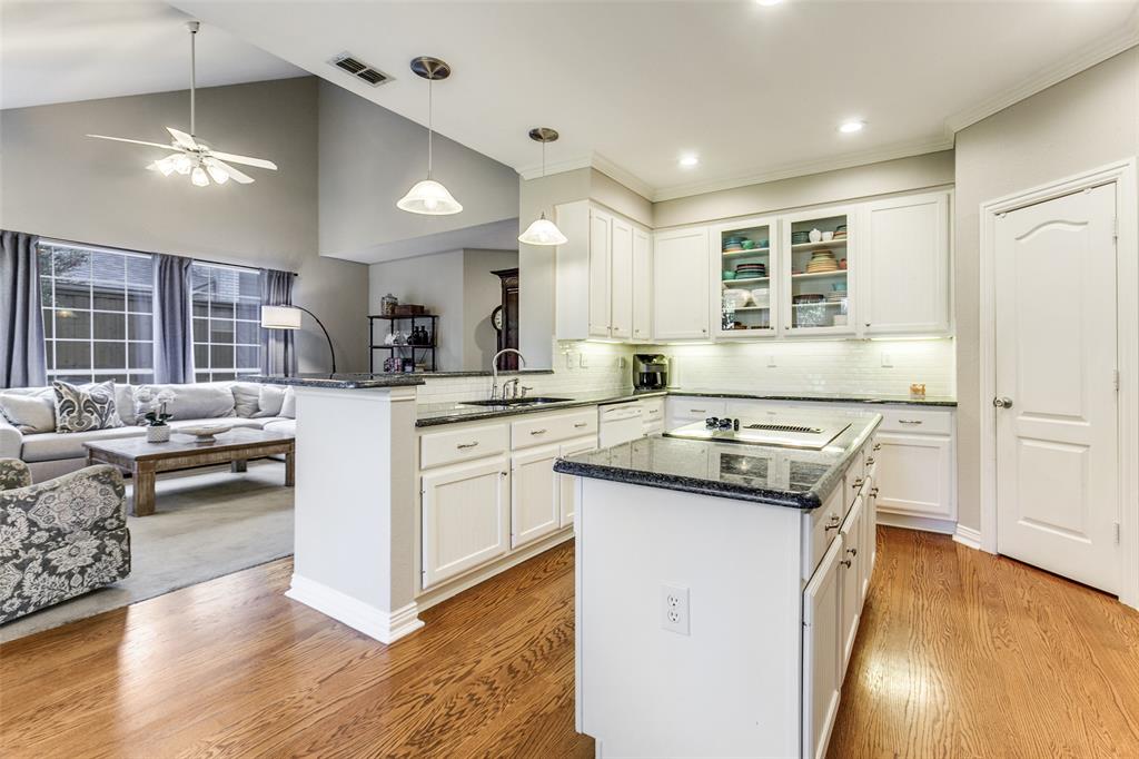 6852 Colonnade Drive