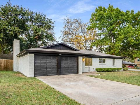 Photo of 1200 Walker Drive, Hurst, TX 76053 (MLS # 21227881)