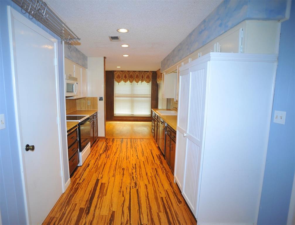 305 Shady Oaks Drive