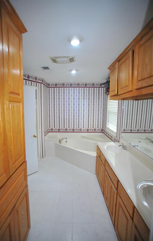 305 Shady Oaks Drive