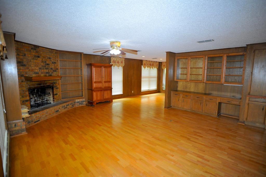305 Shady Oaks Drive