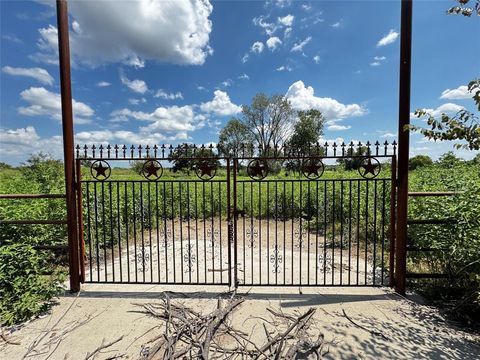 1211 W Simonds Road Seagoville TX 75159