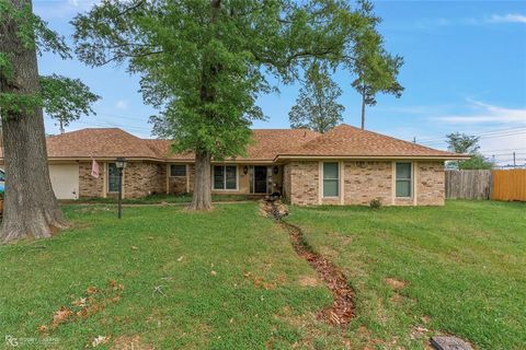Photo of 28 Sunnybrook Lane, Haughton, LA 71037 (MLS # 21258856)