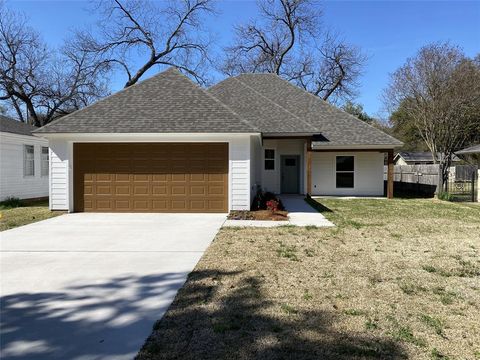 Photo of 204 Arthur Avenue, Shreveport, LA 71105 (MLS # 21212380)