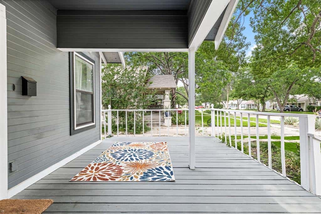 Photo of 1800 Virginia Place, Fort Worth, TX 76107 (MLS # 21304122)
