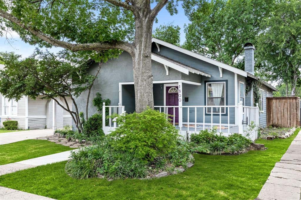 Photo of 1800 Virginia Place, Fort Worth, TX 76107 (MLS # 21304122)