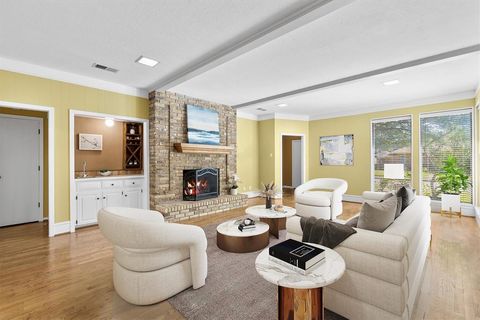 9901 Burnham Drive Dallas TX 75243