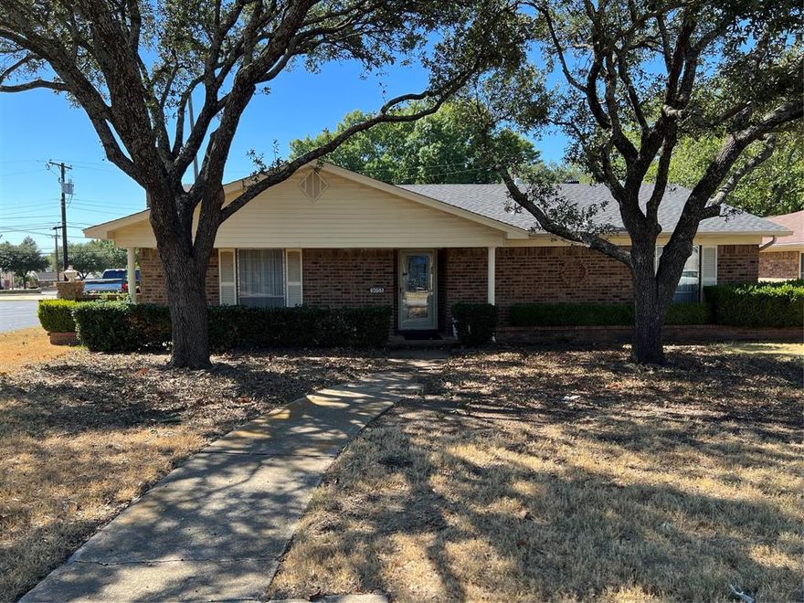 Downtown Frisco near Main St, Dallas North Tollway and Preston Rd. close to schools. 
Beautifully maintained 3 bedroom, 2 full bath home brick home with detached large 3 car garage-Lots of storage space.
28 x13 Bonus Room (Enclosed back patio) for those holiday gatherings, parties and large get togethers.
Pool is operational.