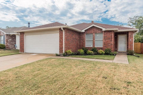 Photo of 4321 Meadowknoll Drive, Fort Worth, TX 76123 (MLS # 21372844)