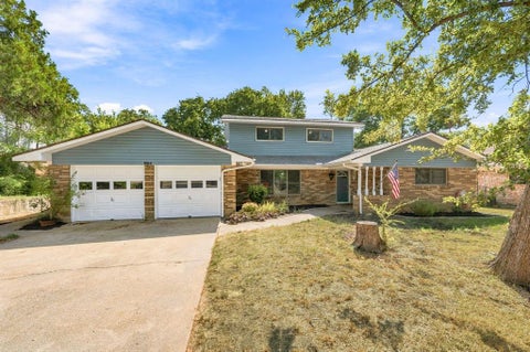 Photo of 924 Wade Drive, Bedford, TX 76022 (MLS # 21382679)