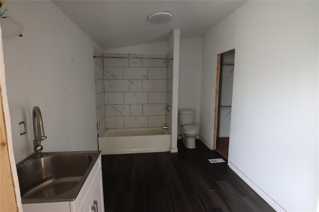 Wm Frells 120 - Residential