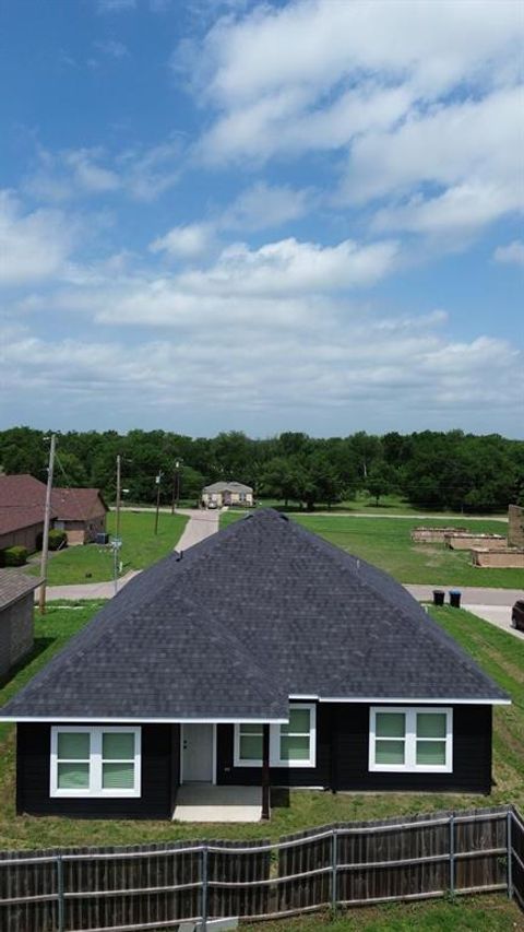 Photo of 1401 Marshall Street, Greenville, TX 75401 (MLS # 21257729)
