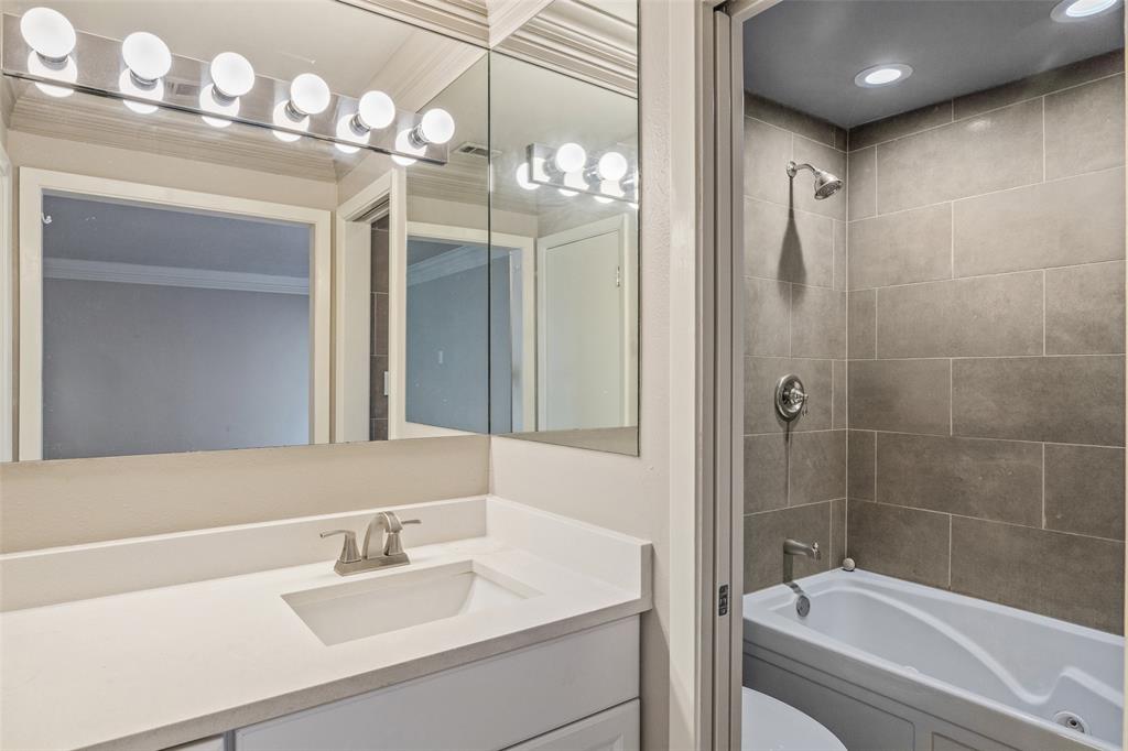 Hall Condo 3922 - Residential