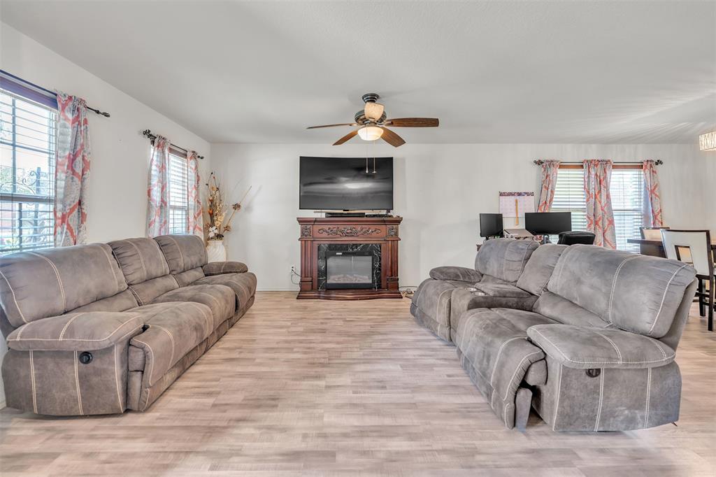 929 Bloomfield Drive